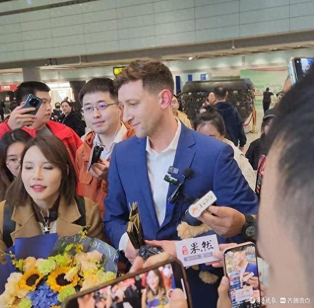美国典当行老板捐赠二战相册获赠国礼瓷，首次来华竟还有这些秘密  第1张