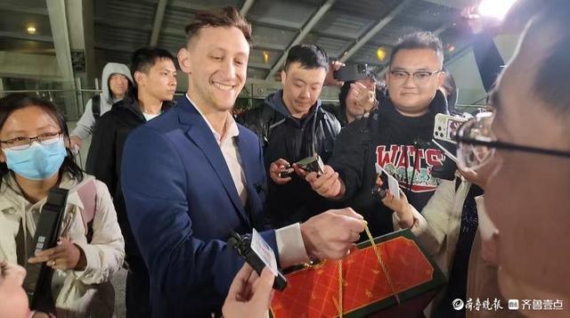 美国典当行老板捐赠二战相册获赠国礼瓷，首次来华竟还有这些秘密  第2张