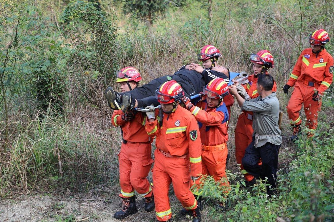 20 余人搜救小组艰难搜寻，成功营救迷失大瑶山的驴友  第2张