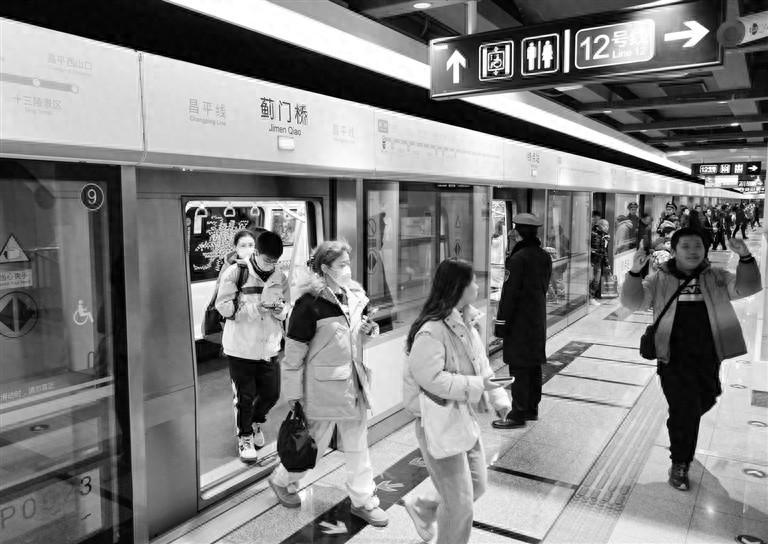 北京地铁新里程突破879公里，全国最长！12月15日三条新线同步开通，出行更便捷  第1张