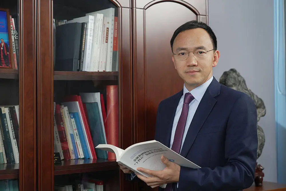 从4个免费工位到行业第一股：胡军擎如何用13年打造2.3亿营收的软件帝国？