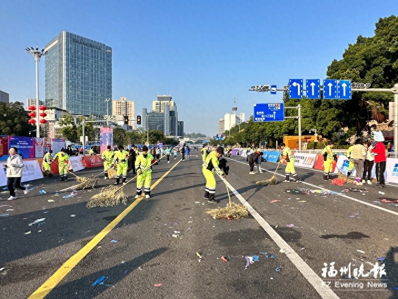 福州马拉松背后的无名英雄：20分钟恢复市容，环卫工人如何做到的？