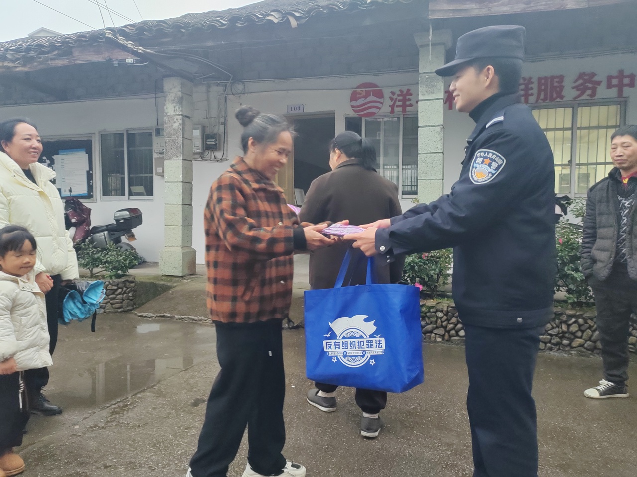 环卫工人的困境：一场由社区发起的暖心救援行动  第3张
