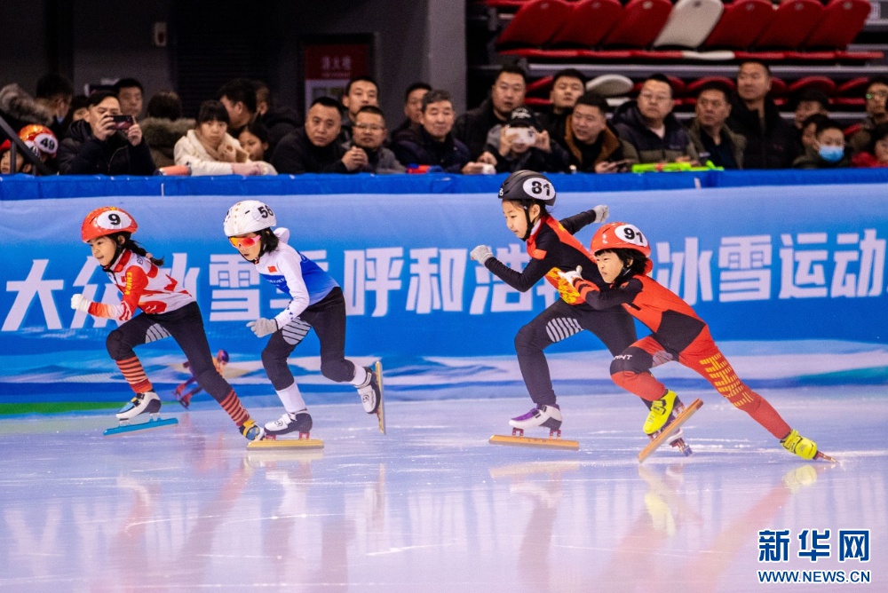 呼和浩特冰雪运动盛宴：百名选手竞逐短道速滑，谁将问鼎冠军宝座？  第2张