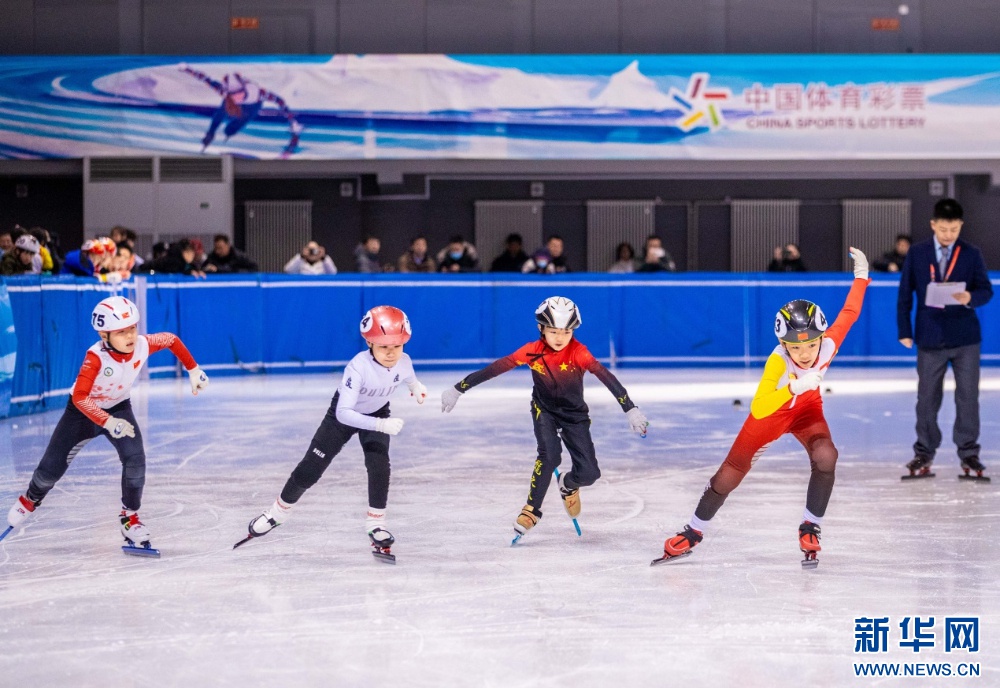 呼和浩特冰雪运动盛宴：百名选手竞逐短道速滑，谁将问鼎冠军宝座？  第5张