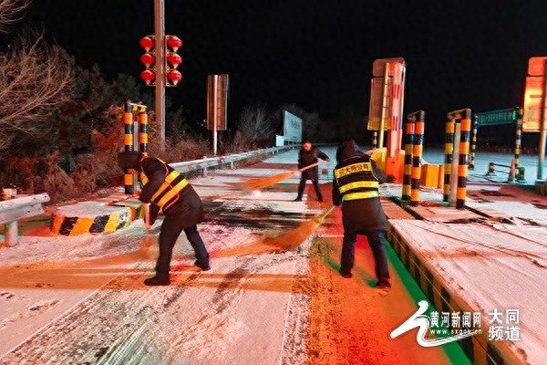 大同高速连夜除雪保畅通，热忱服务温暖寒冬，司乘人员纷纷点赞  第1张