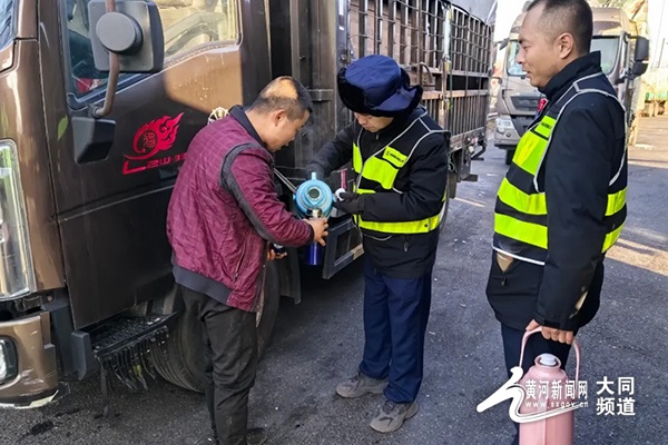 大同高速连夜除雪保畅通，热忱服务温暖寒冬，司乘人员纷纷点赞  第5张