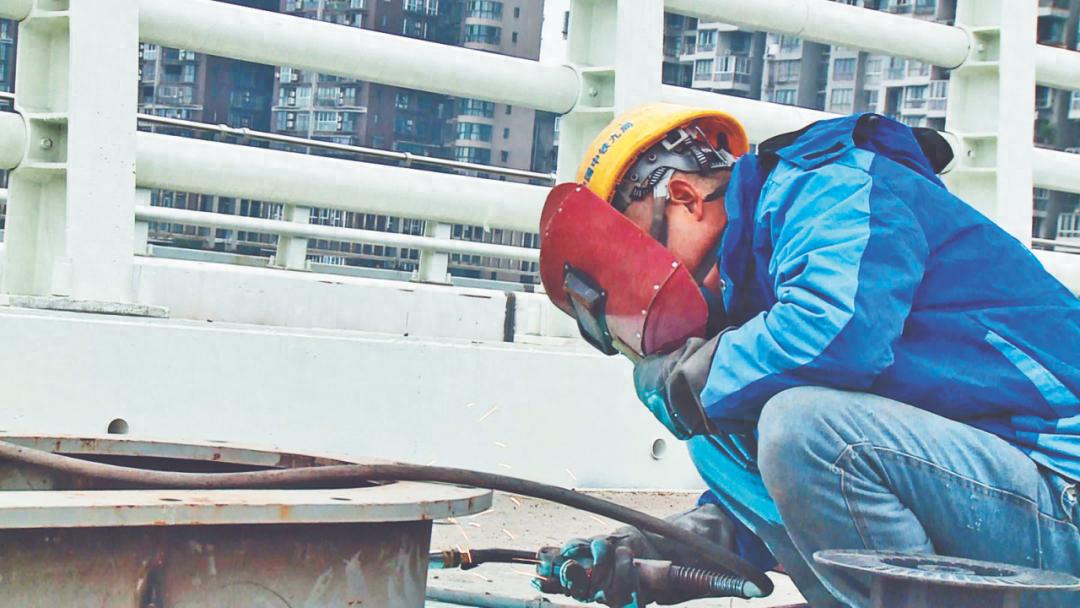 内江麻柳坝大桥即将通车！2025年元旦前，市民将迎来夜间璀璨新地标