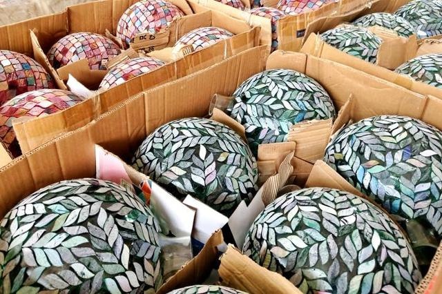 揭秘滨州马家胡同村：妇女手工贴亮片，家门口就业还能补贴家用  第2张