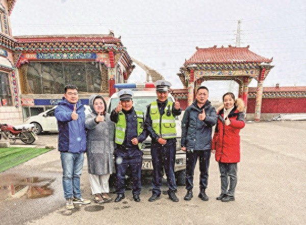 甘孜公安打造5A级警务，让游客感受大美甘孜的独特魅力与安全感  第1张