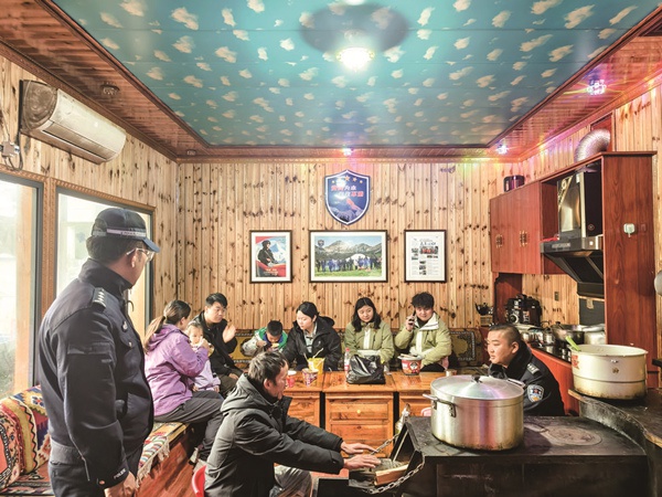甘孜公安打造5A级警务，让游客感受大美甘孜的独特魅力与安全感  第4张