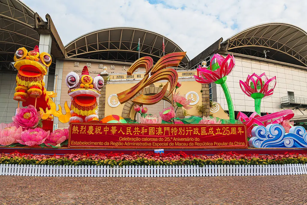澳门回归25周年倒计时！大三巴牌坊红旗飘扬，喜庆氛围感拉满  第4张