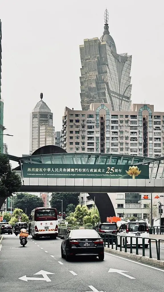 澳门回归25周年倒计时！大三巴牌坊红旗飘扬，喜庆氛围感拉满  第8张