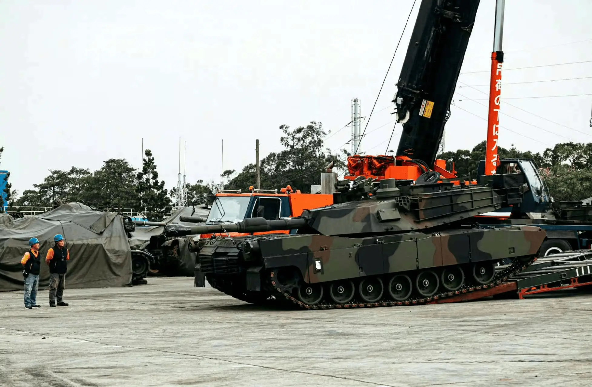 台湾吹嘘的地表最强坦克M1A2T，为何在乌克兰战场瞬间被摧毁？