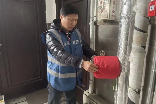 寒潮来袭！公房公司提前1个月备战，2100米水管包扎完毕，360个隐患点全消除  第3张