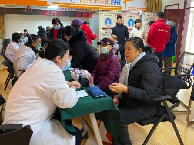 山东新中鲁中医医院与可恩口腔携手文昌社区，暖冬市集公益义诊温暖人心  第1张