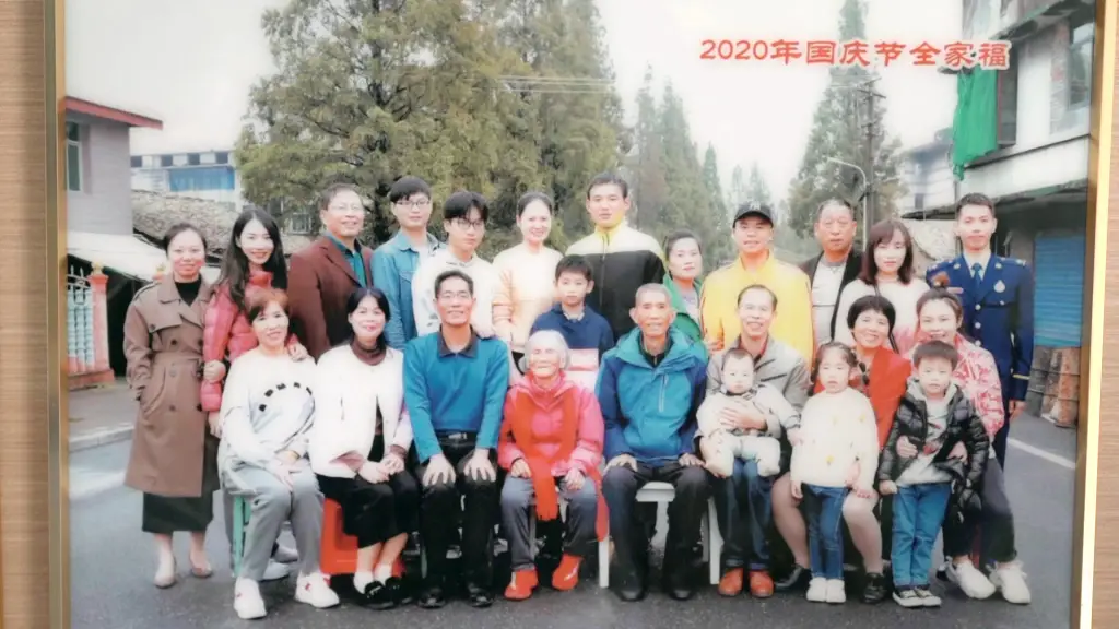 88岁保洁员收养38名弃婴，她的故事为何让人泪目？  第1张