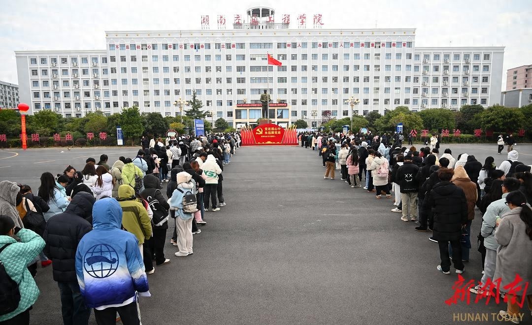 湖南交通工程学院成功举办2024下半年全国大学英语等级考试，4256名考生顺利应考