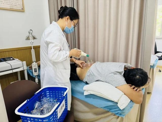 宝山区政府完成卫生健康实事项目，居民在家门口享受便捷医疗服务  第10张