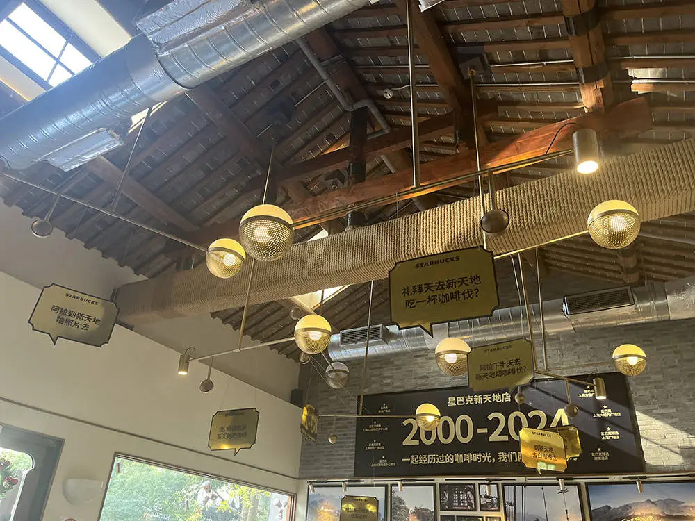 24年老店即将告别！星巴克新天地店闭店倒计时，顾客纷纷打卡留念  第5张
