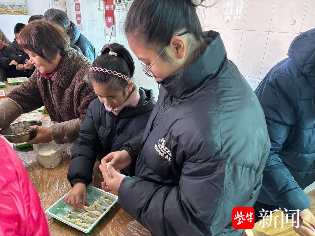 冬至暖心饺子宴：邻里欢聚，笑声中包出幸福与温情  第2张
