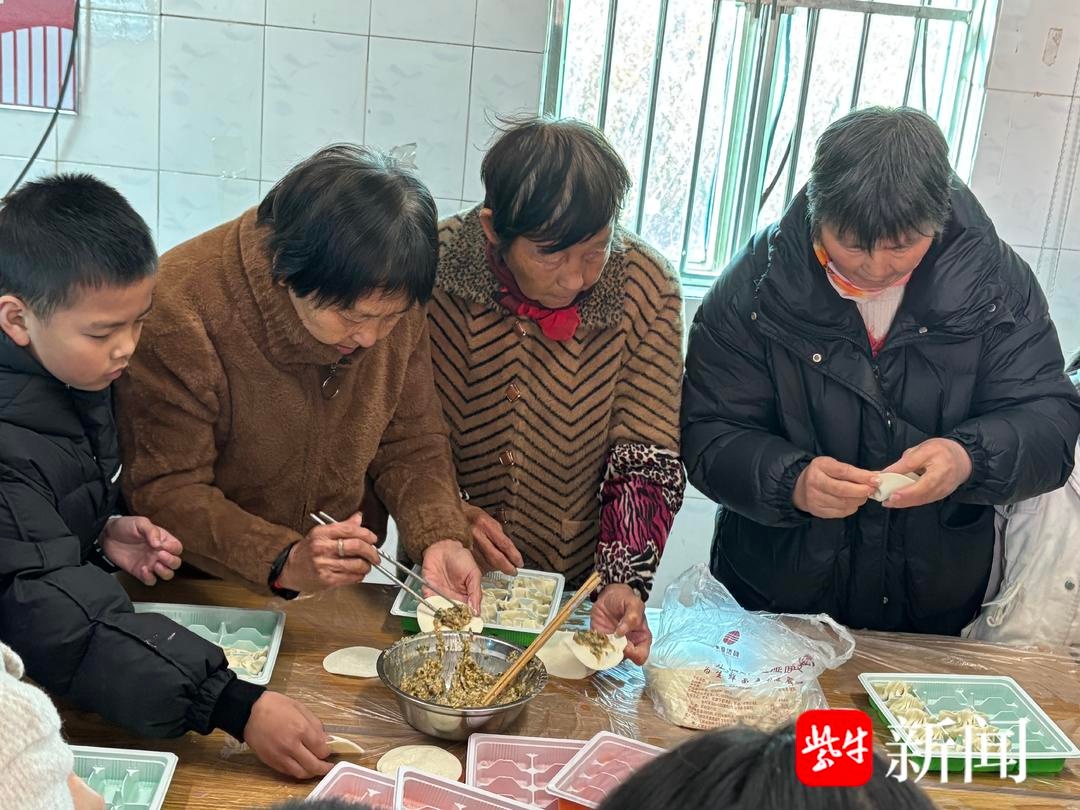 冬至暖心饺子宴：邻里欢聚，笑声中包出幸福与温情  第3张