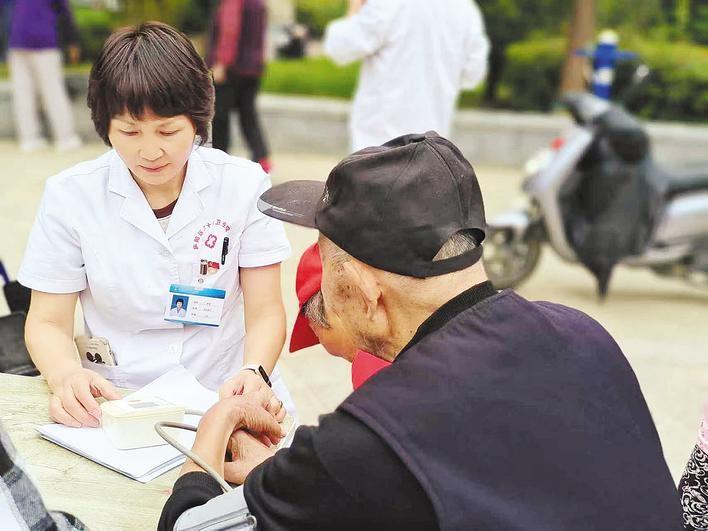 日行 2 万步，13 年坚守！肥西这位村医，你认识吗？  第2张