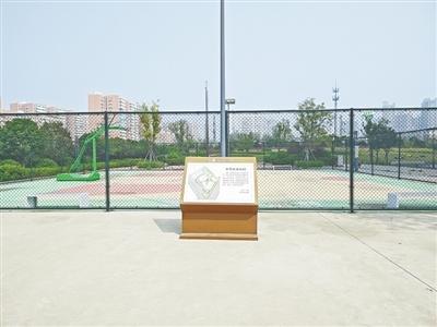 家门口篮球场建成多年却一直锁门，居民健身需求谁来满足？  第1张