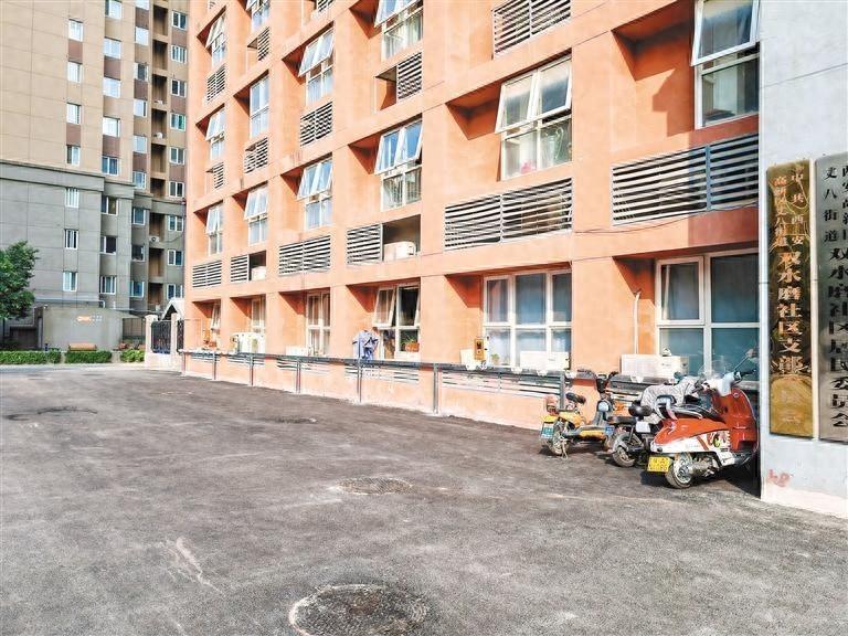 新建充电桩离楼体太近被叫停，安全隐患引发业主担忧  第1张
