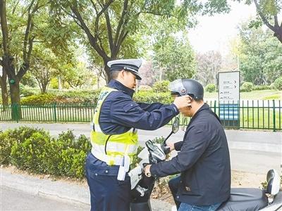 不戴头盔，不看红绿灯，横穿马路……郑州将对这些行为进行整治  第1张
