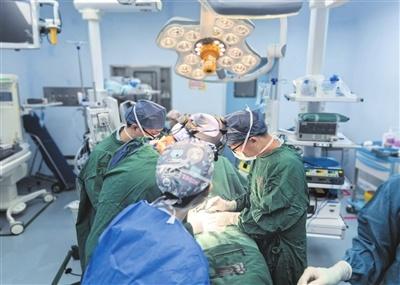 胎儿期被诊断出先天性膈疝，MDT 团队如何力挽狂澜？
