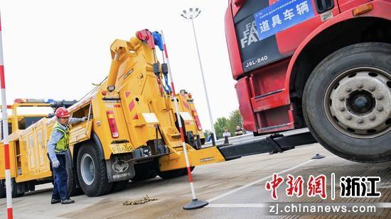 浙江汽车救援员大赛开幕，33 名选手同场竞技，谁将荣获金蓝领称号？  第2张