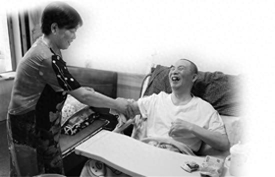 12 年不离不弃，还清 30 万债务！宁波阿姨的故事，看哭无数人  第1张