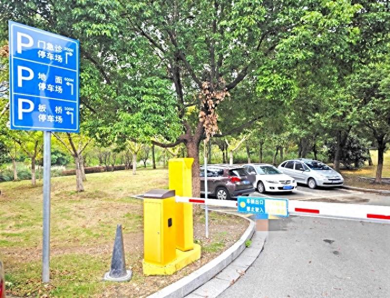 停车难问题迎刃而解？记者实地探访江大附院，真相惊人  第1张