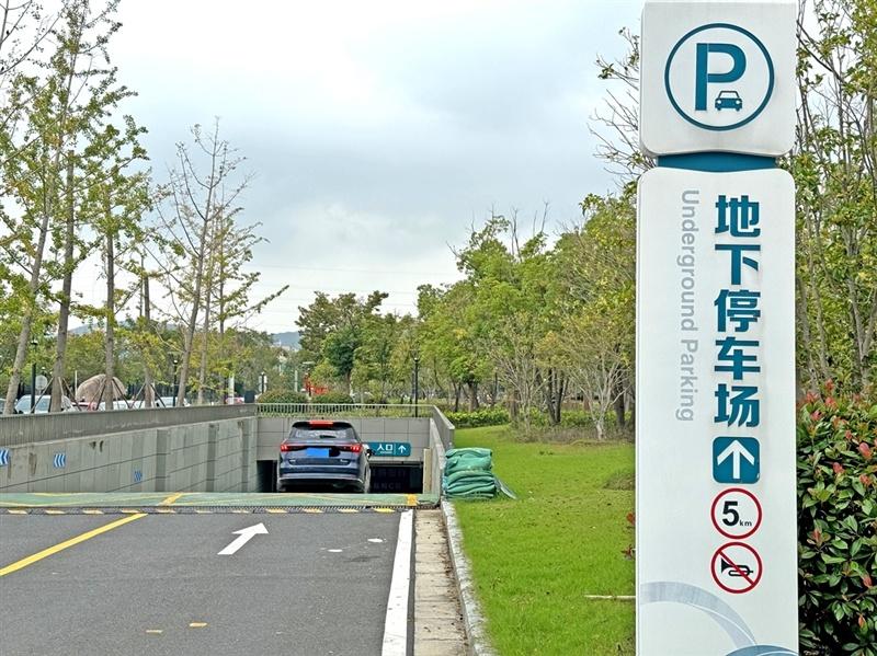 停车难问题迎刃而解？记者实地探访江大附院，真相惊人  第2张