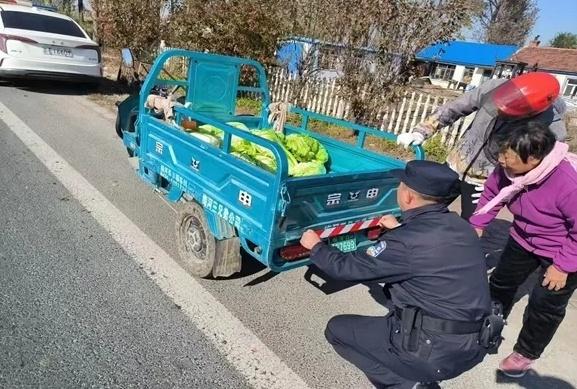 梅河交警深入农村开展交通安全宣传，守护农民出行安全  第2张