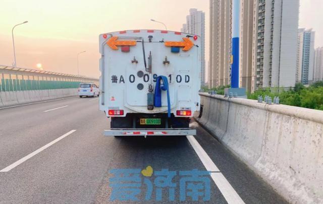 济南高架路保洁：以绣花功夫打造城市亮丽风景线  第3张
