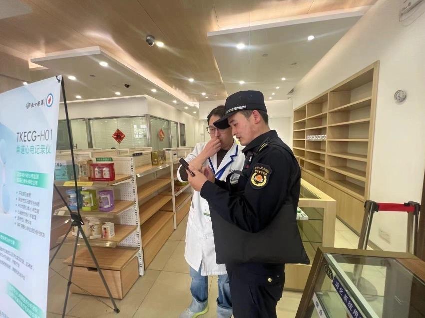 户外招牌损坏不修复，徐汇区一药店被罚款 500 元  第2张