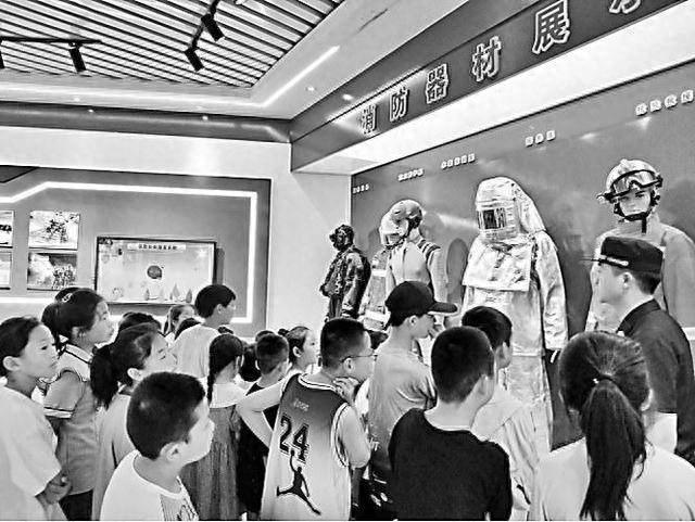 甘肃环县兴隆路社区：一老一小，幸福满满