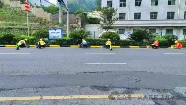 新天大道窨井盖换新，行车颠簸不再有  第4张
