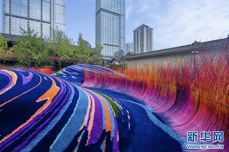 成都太古里惊现大型公共艺术装置，带你走进自然与艺术的和谐共鸣  第6张