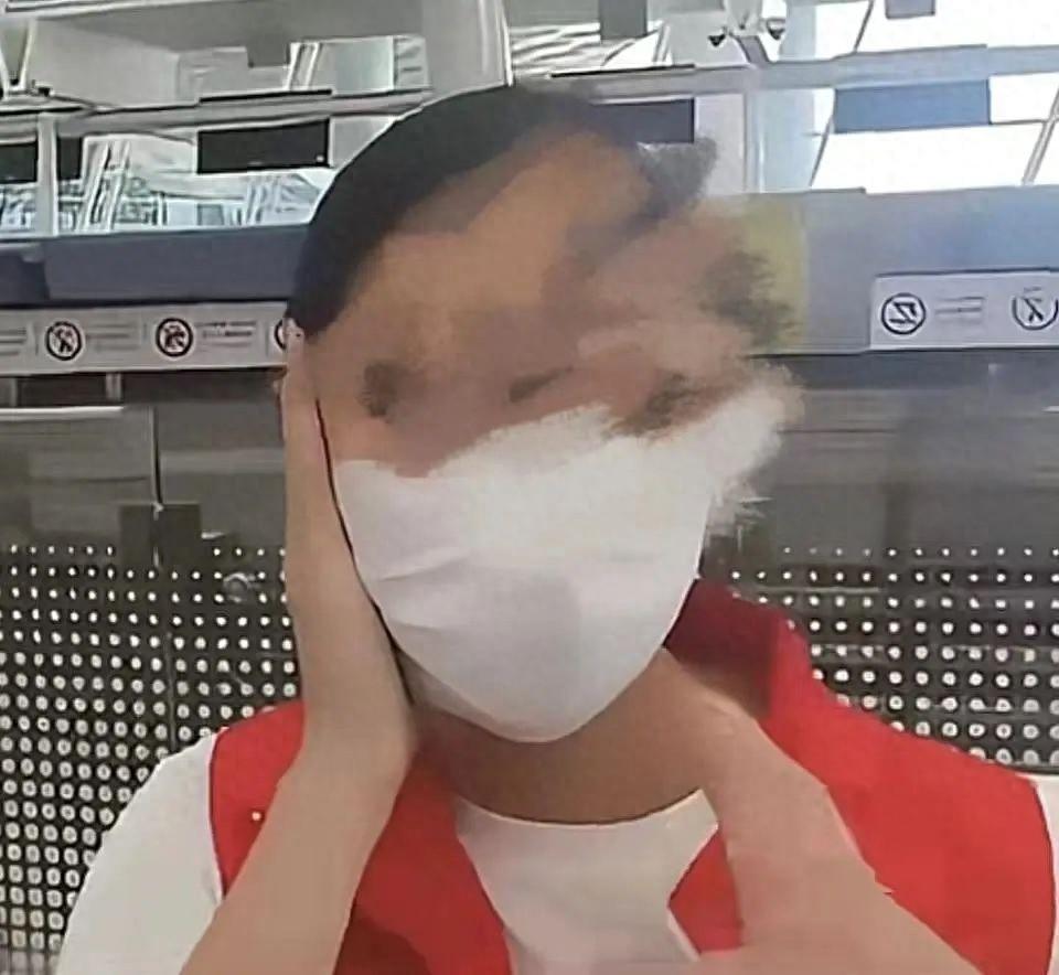 网红主播强迫志愿者摘口罩，扬言动手，账号被封，这是为何？  第1张