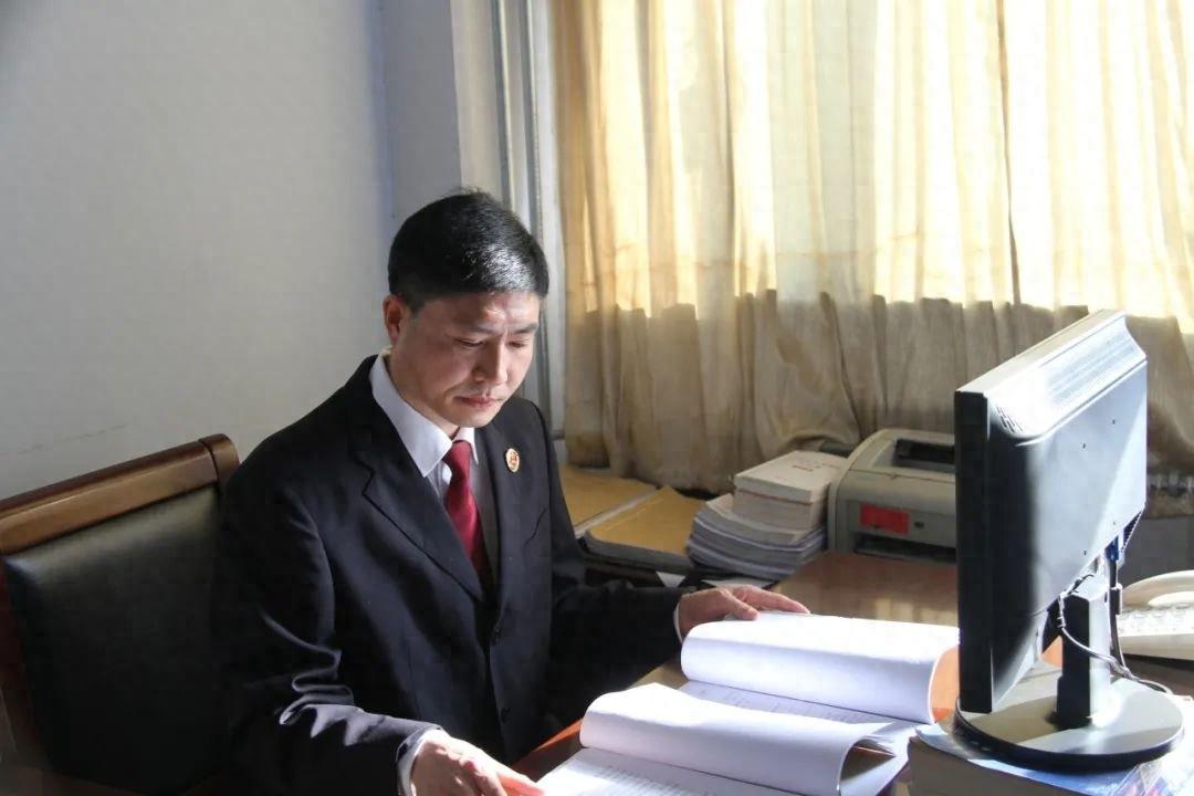 男子洗浴中心结账后拒不承认偷手机，真相究竟如何？  第1张