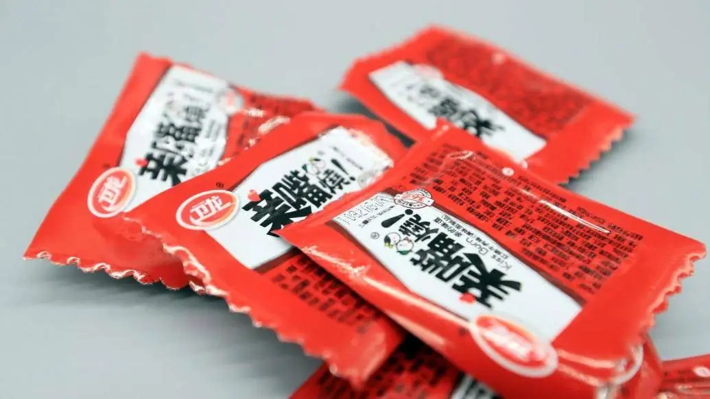 卫龙被指双标，同食品国内外标准不同，你还敢吃吗？  第1张