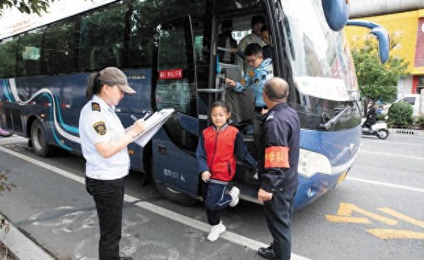 已开通 10 条公交进校园线路，累计接送学生 9 万余人次！白城市是怎么做到的？  第1张
