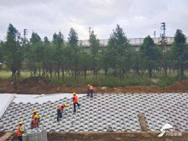 中建筑港日照防洪排涝项目加速推进，四季度建设现场繁忙景象