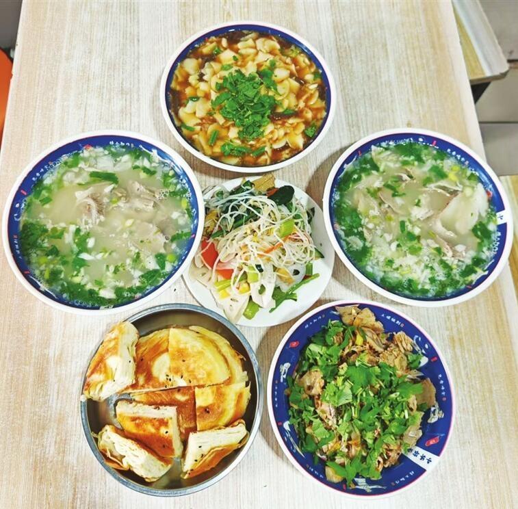 每天卖出 450 碗！这家羊汤馆为何能成为居民心中的 NO.1？  第2张