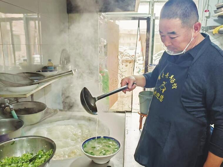 每天卖出 450 碗！这家羊汤馆为何能成为居民心中的 NO.1？  第3张