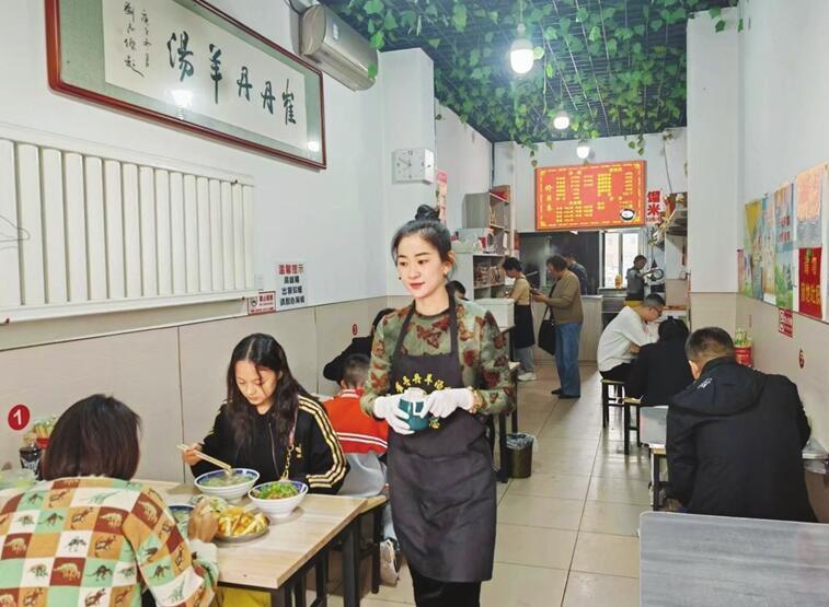 每天卖出 450 碗！这家羊汤馆为何能成为居民心中的 NO.1？  第4张