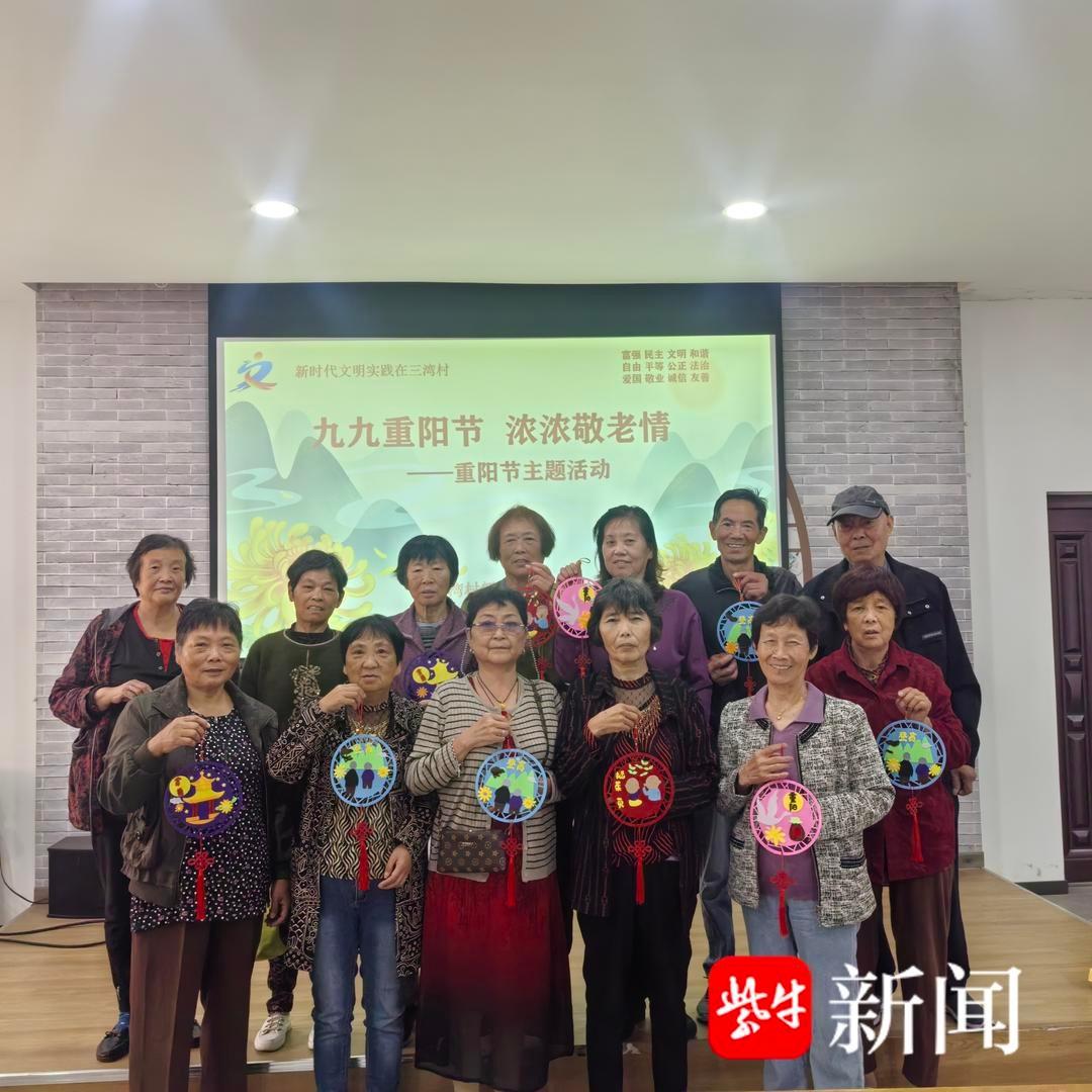 常熟市碧溪街道三湾村重阳节活动：套圈、投壶、做挂饰，老人玩得不亦乐乎  第2张
